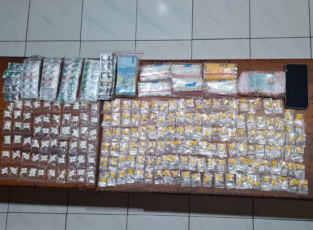 Polisi Bongkar Apotek Jalanan di Pekalongan Barat, Ruko Tambal Ban Disulap Jadi Gudang