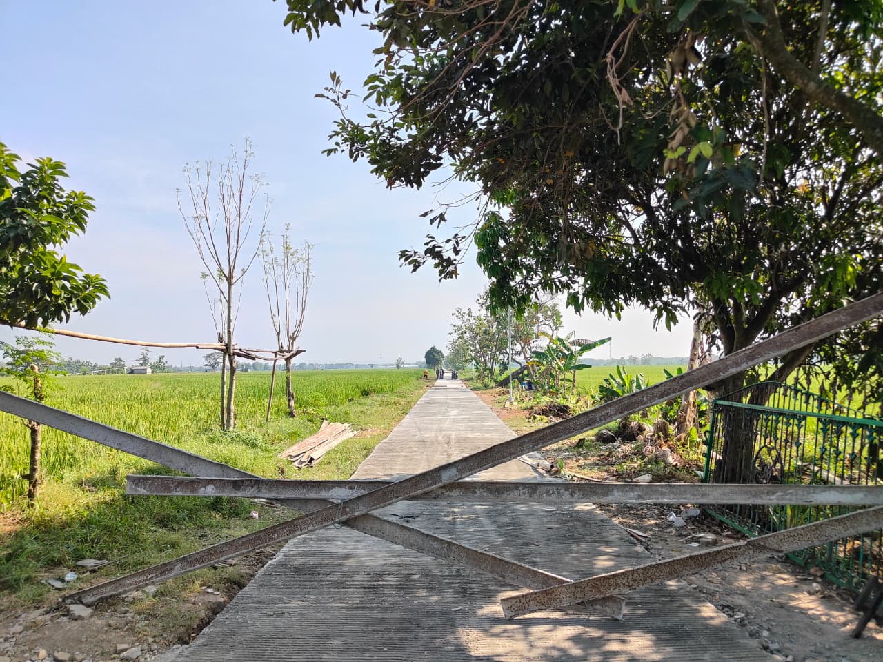 Sabar Dulu, Sebagian Jalan TMMD Desa Puro Masih Ditutup Menunggu Cor Kering