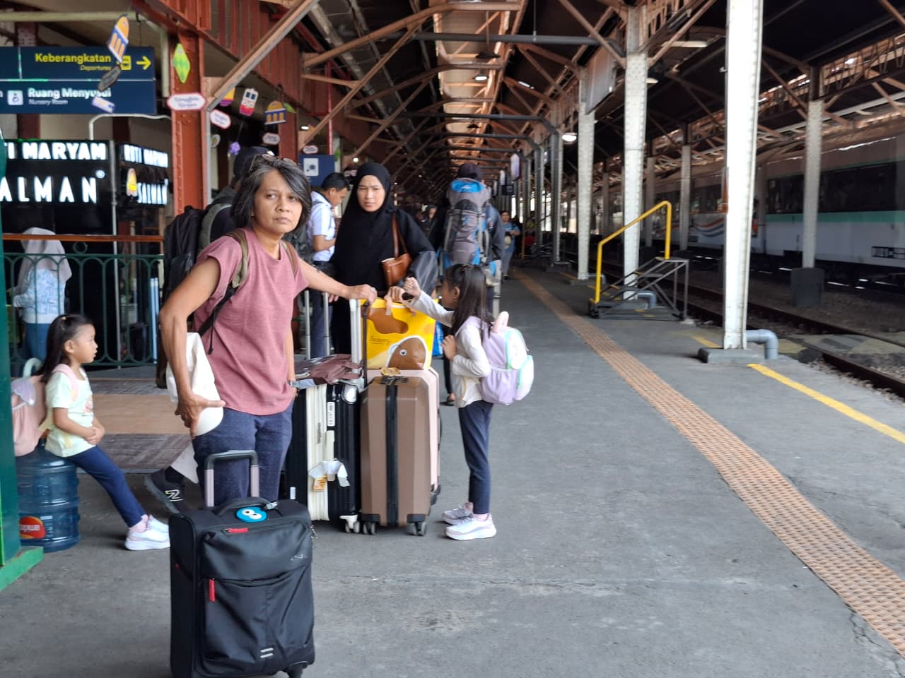 Libur Iduladha Bikin Stasiun Semarang Ramai, 109 Ribu Penumpang Naik Kereta Api