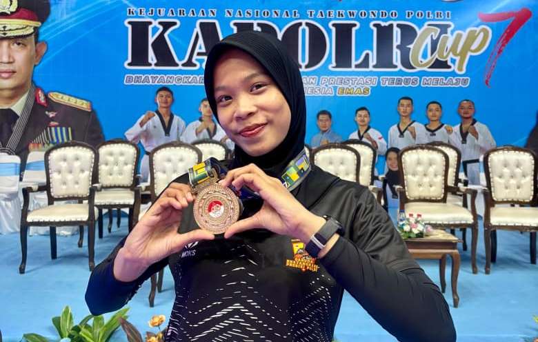 Polwan Solo Juara Taekwondo Kapolri Cup VII 2026, Briptu Abi Raih Juara 1
