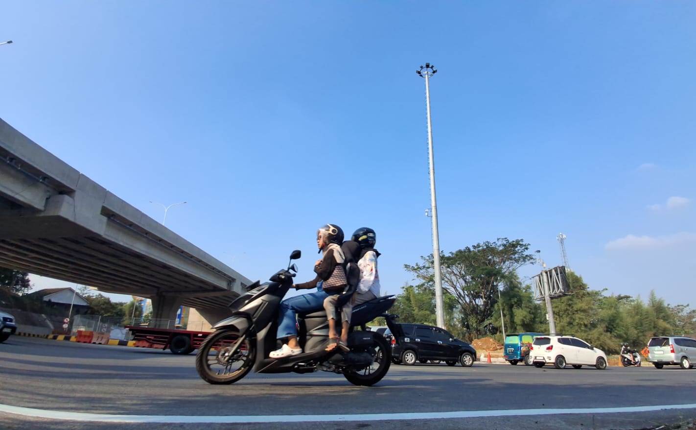 Bahayakan Pemotor, Sudut Tajam Pulau Jalan Exit Tol Bawen Akhirnya Dipotong